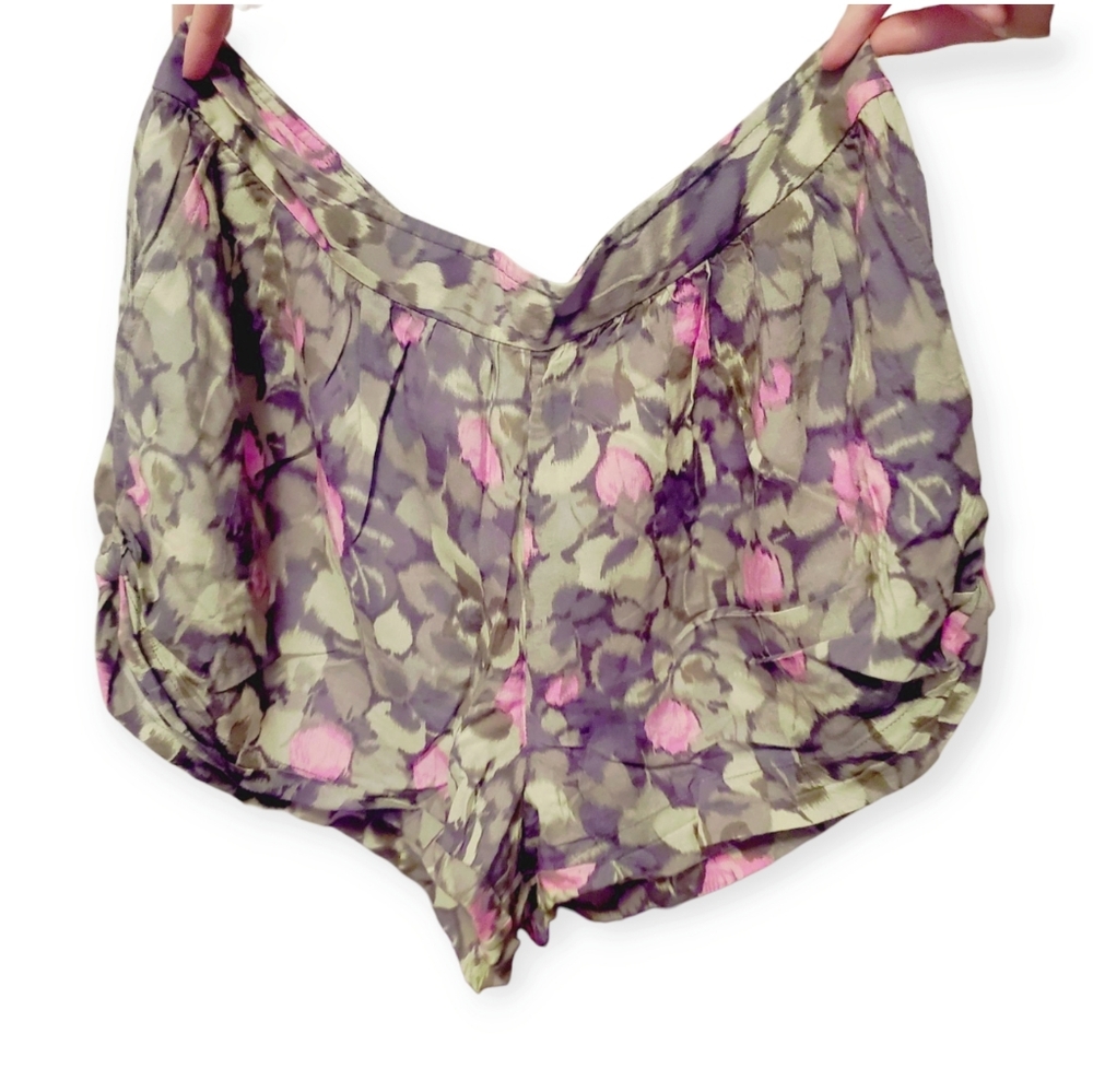 ARITZIA WILFRED High Waisted Babydoll Pleated Retro Shorts - Picture 16 of 16